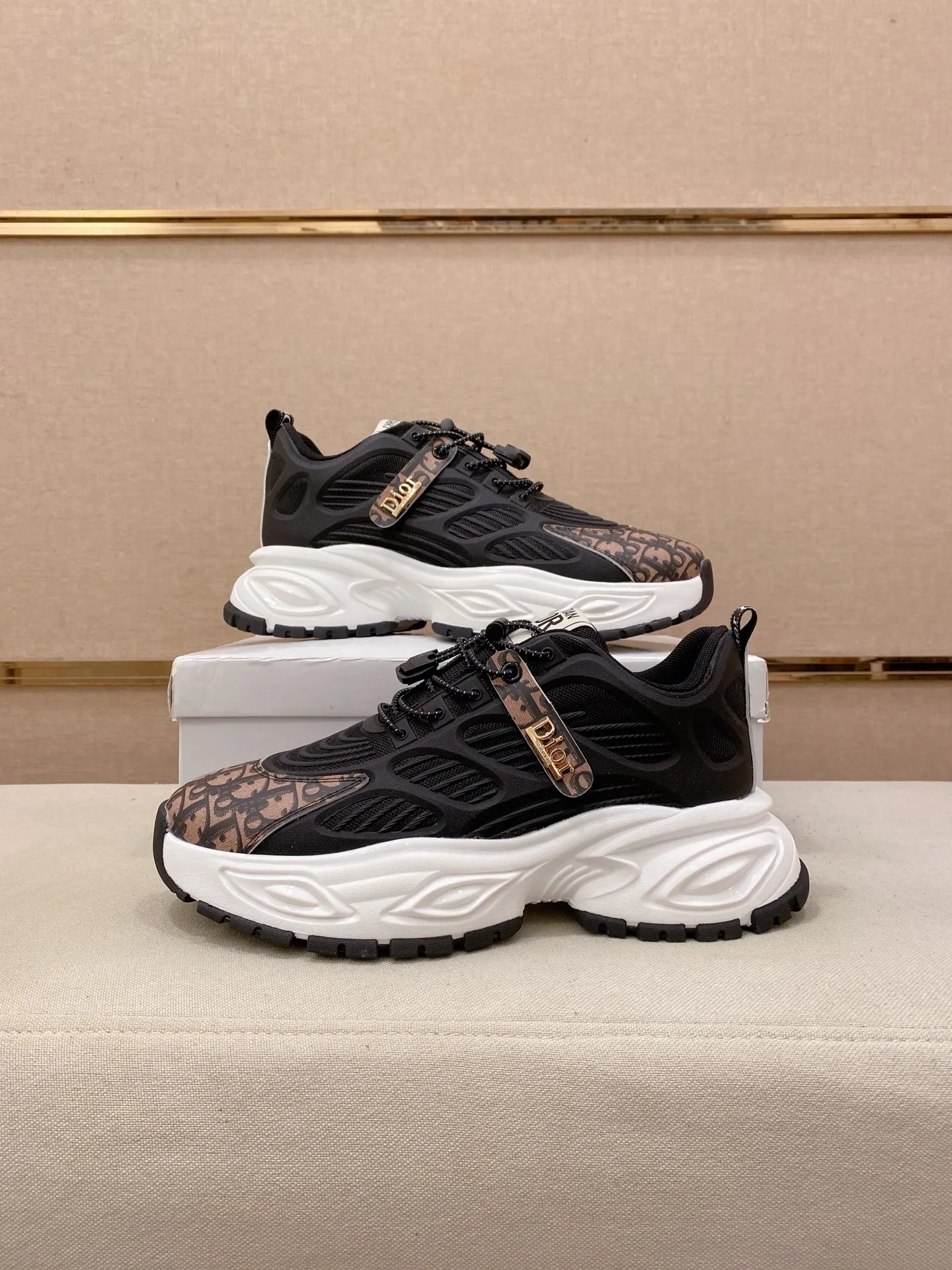 Men's shoes💰 462💰🇮🇹🇮🇹Dior d The new model is on sale at the same time at the counter. The upper 🇮🇹 is imported Italian first-layer cowhide, and the lining is fully imported sheepskin 💪💪. It is a complete 1⃣️ to 1⃣️ replica 🇮🇹💪💪, ⚠ Sole: The original sole is specially provided by the original factory. The exclusive movable molded sole is super comfortable. ⚠Original factory single goods, 🔍🔍high quality, you can enter and leave the counter at will, welcome to compare⚠. Code number:38-44